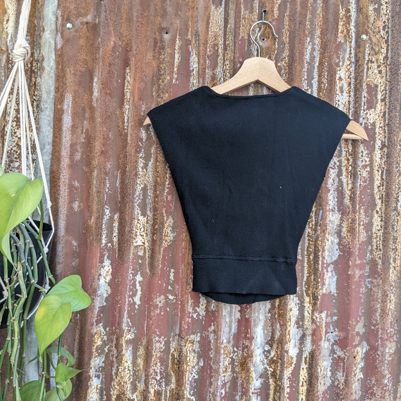 Wilfred cutout cropped knit top - Picture 2 of 3